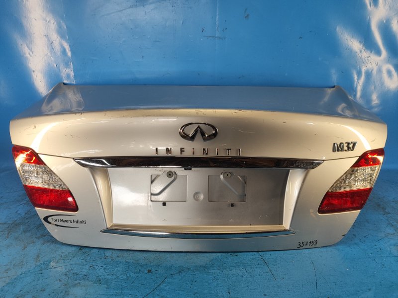 Trunk lid INFINITI M25/M37/M56/Q70/M35H 10-16