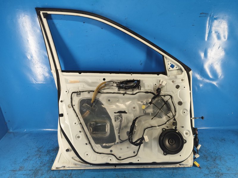 Door NISSAN X-TRAIL/ROGUE T32 13-20 2016 Left. Front.