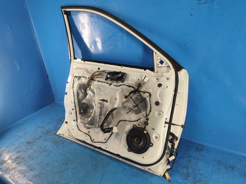 Door NISSAN X-TRAIL/ROGUE T32 13-20 2016 Left. Front.