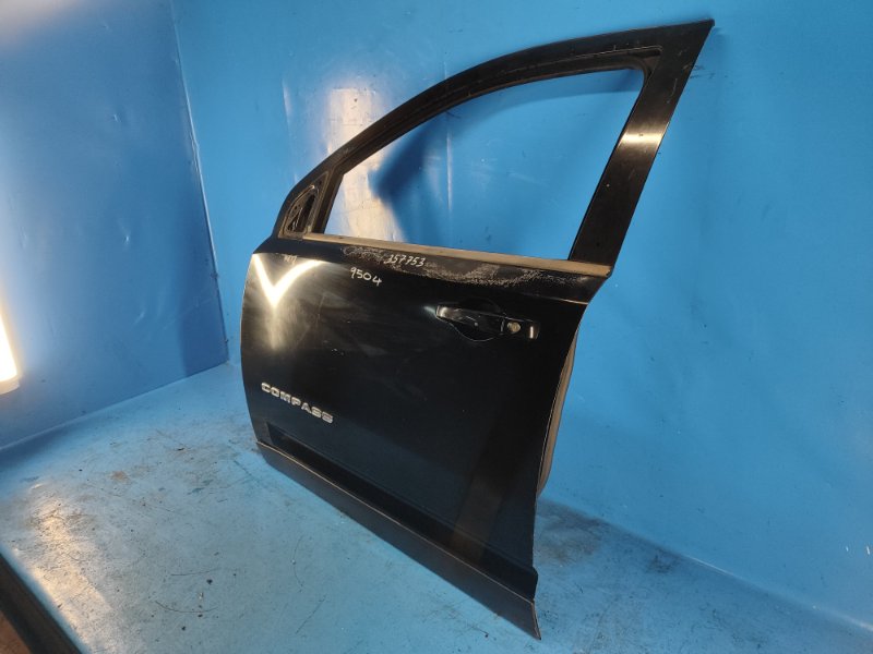 Door JEEP COMPASS 06-16 2014 Left. Front.