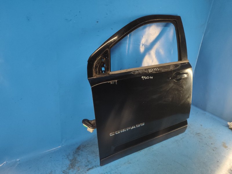Door JEEP COMPASS 06-16 2014 Left. Front.
