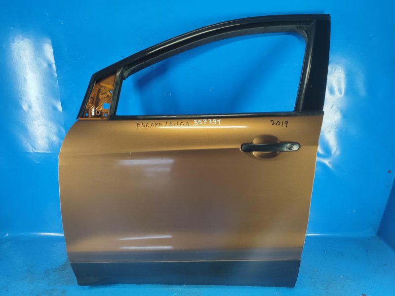 Door FORD ESCAPE 12-19 Left. Front.