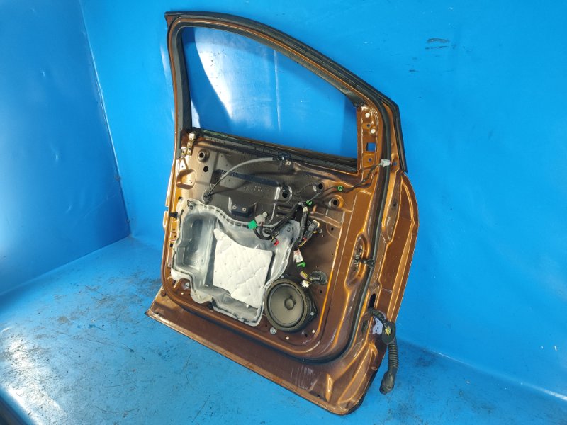 Door FORD ESCAPE 12-19 Left. Front.