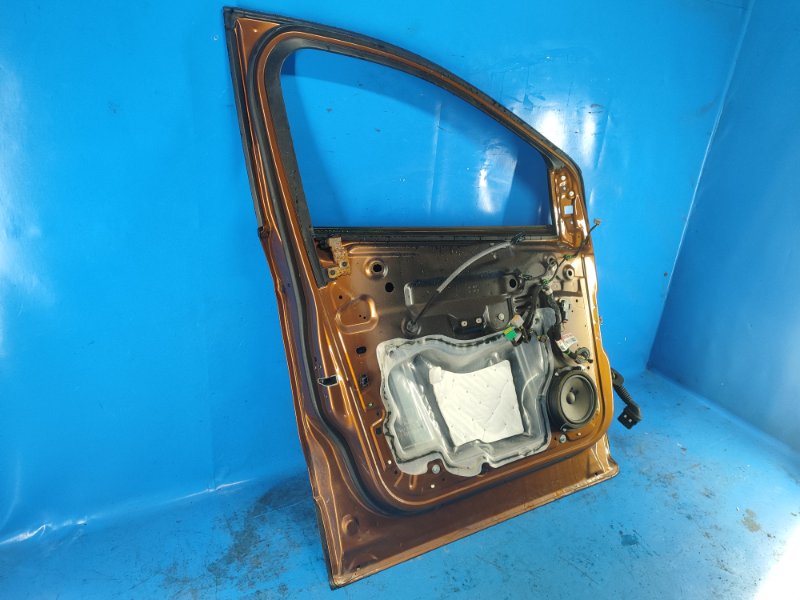 Door FORD ESCAPE 12-19 Left. Front.