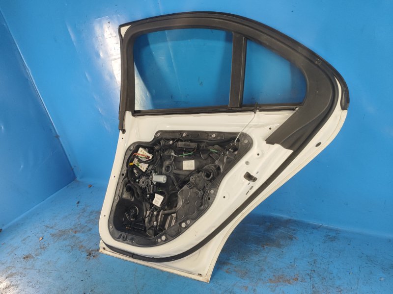 Door MERCEDES C-CLASS W205 16-21 2017 Right Rear