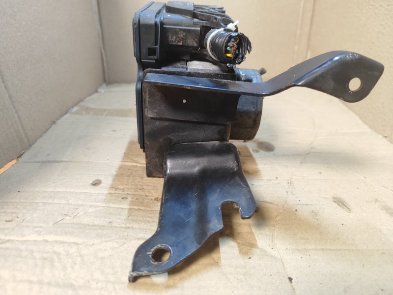 ABS unit Nissan Versa B17 11-19
