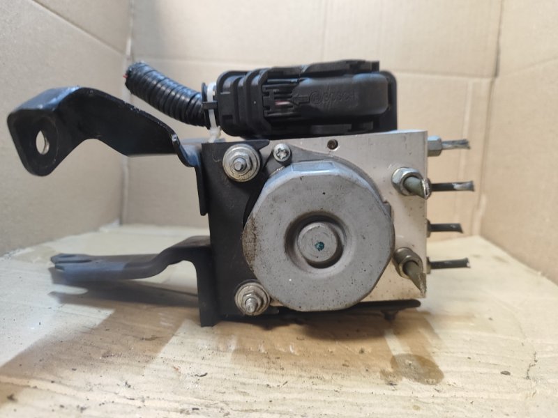 ABS unit Nissan Versa B17 11-19 2017