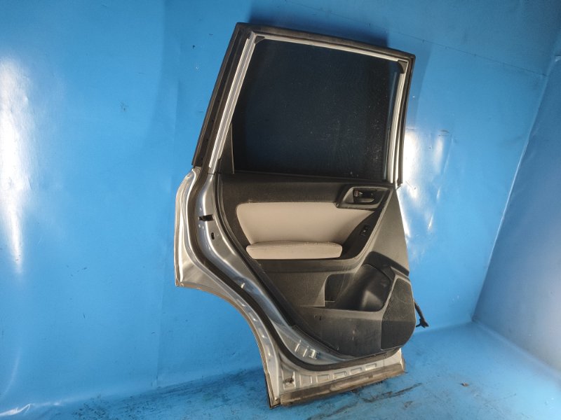 Door SUBARU FORESTER 12-19 2015 Left. Rear.