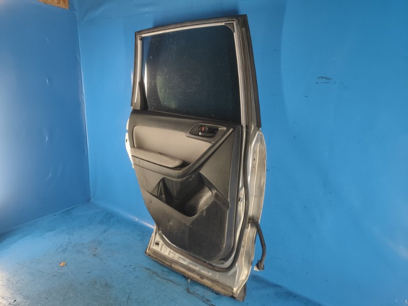 Door SUBARU FORESTER 12-19 2015 Left. Rear.
