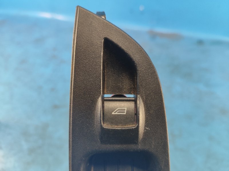 Window lift button FORD FOCUS 10-18 Right Front.