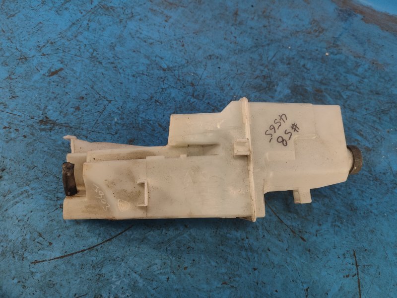 Expansion tank for Nissan Versa B17 11-19 2017