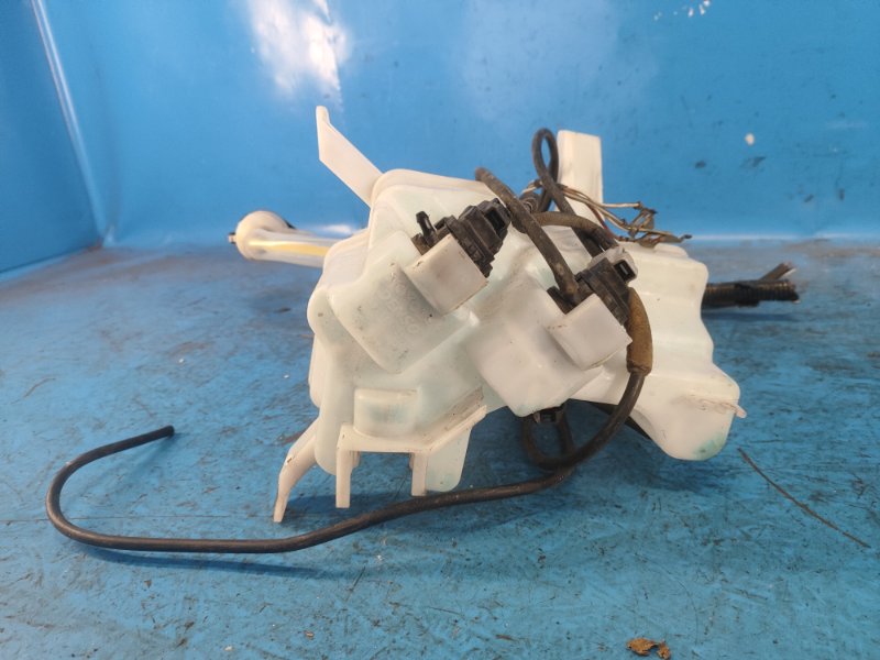 Toyota Prius Windscreen Washer Reservoir - 09/30/17