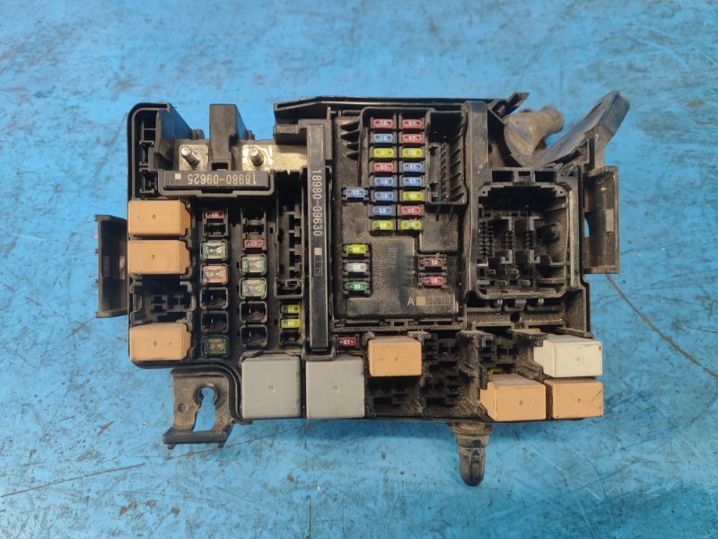Engine compartment fuse box HYUNDAI ELANTRA AD 16-