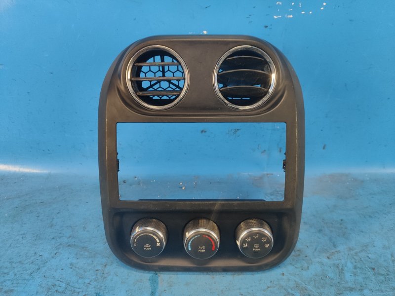 Heater control unit for the 2014 Jeep Patriot 10-17