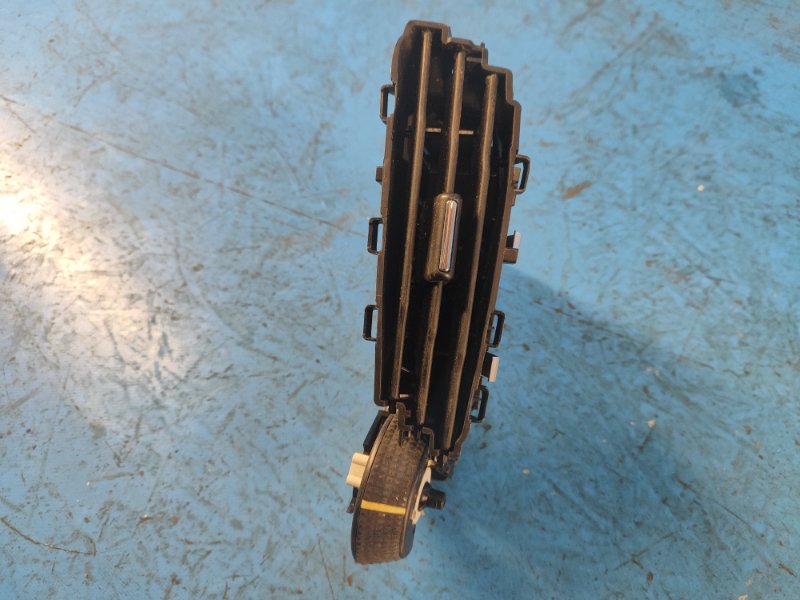 Air deflector FORD FOCUS 10-18 Left.