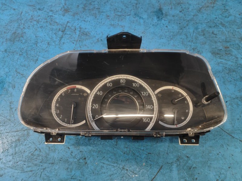 Instrument cluster of the Honda Accord CR 13-18 2014