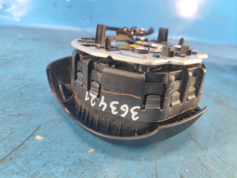 Steering wheel airbag for the 2016 Jeep Grand Cherokee (11-22)