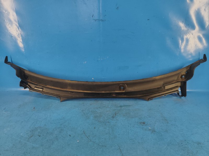 Plastic under the windshield / Jabot BMW XM (G09) 23- 2023