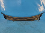 Plastic under the windshield / Jabot BMW XM (G09) 23- 2023
