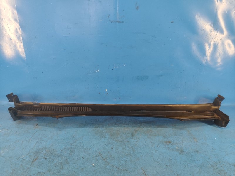 Plastic under the windshield / Jabot BMW XM (G09) 23- 2023