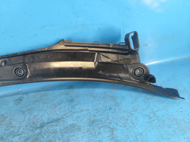 Plastic under the windshield / Jabot BMW XM (G09) 23- 2023