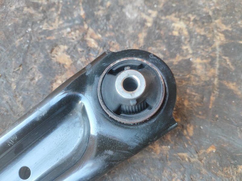 Lower front suspension arm NISSAN X-TRAIL/ROGUE T32 13-20 2016 Left.