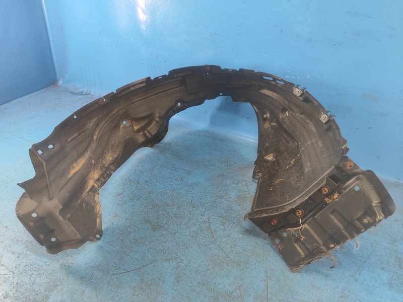 Mudguard TOYOTA PRIUS 16- Left. Front.