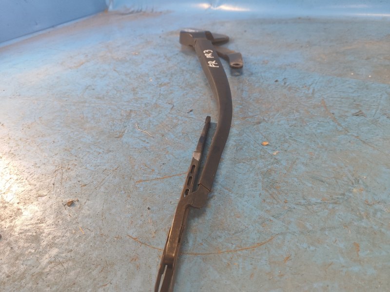 Front windshield wiper arm TOYOTA PRIUS - 30 09-17 Right.