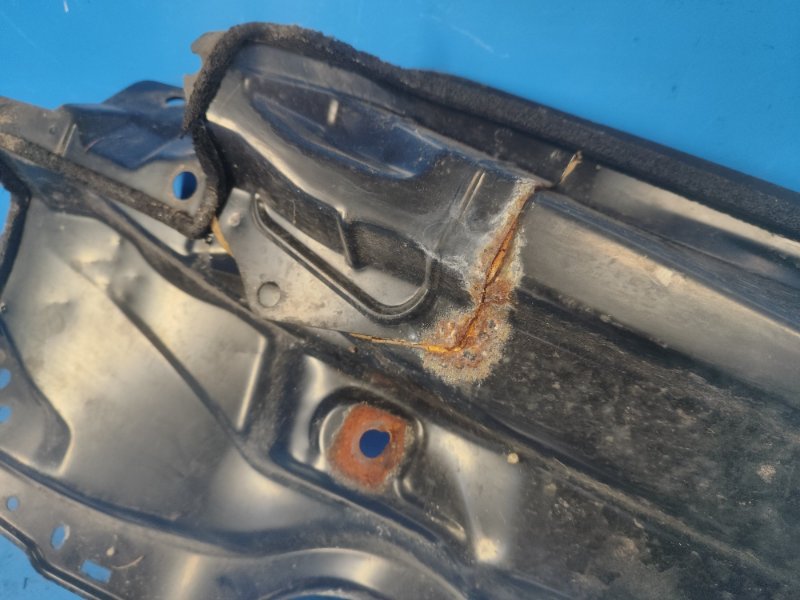 Toyota Prius Windscreen Wiper Pan - 30 09-17