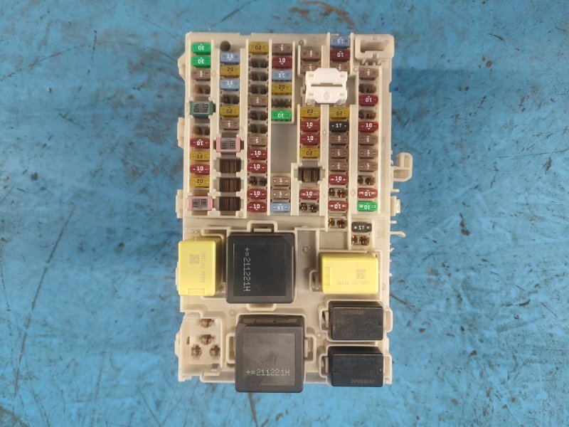 Nissan X-TRAIL/ROGUE T33 2021 Interior Fuse Box