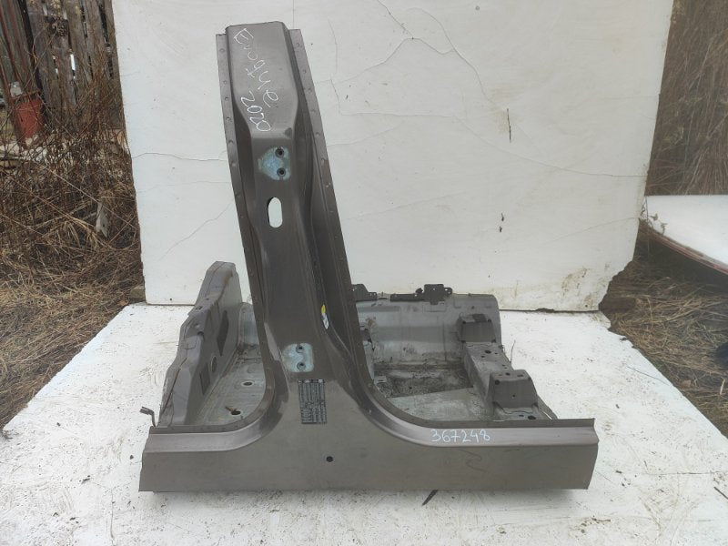 Central pillar of the body LAND ROVER EVOQUE 19- Right.