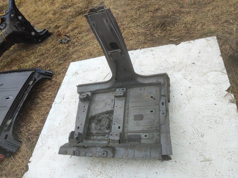 Central pillar of the body LAND ROVER EVOQUE 19- Right.