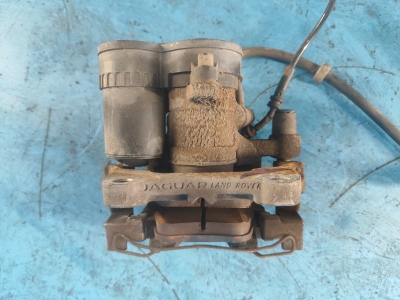 Brake caliper LAND ROVER EVOQUE 19- Right Rear.