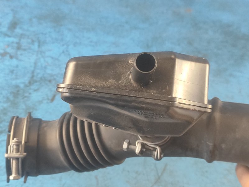 LEXUS LBX 23- intake manifold