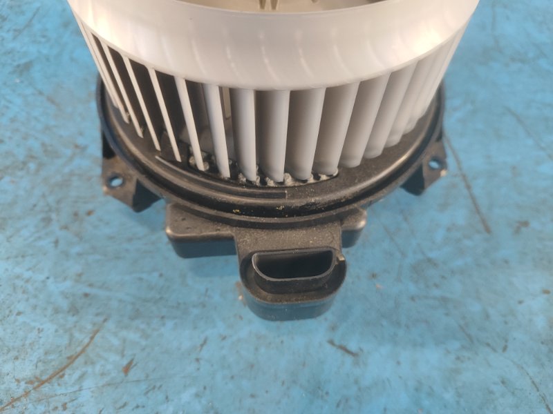 Heater motor TOYOTA PRIUS - 30 09-17