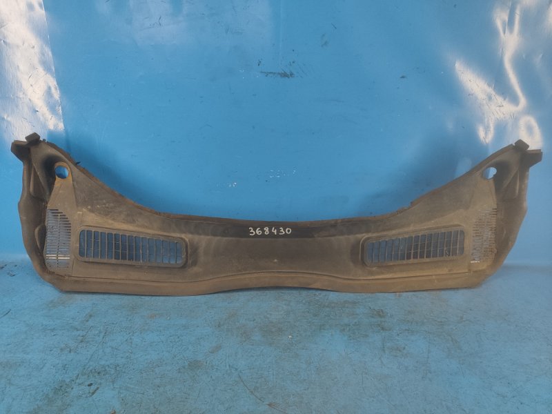 Plastic windshield trim / Ford Escape 12-19