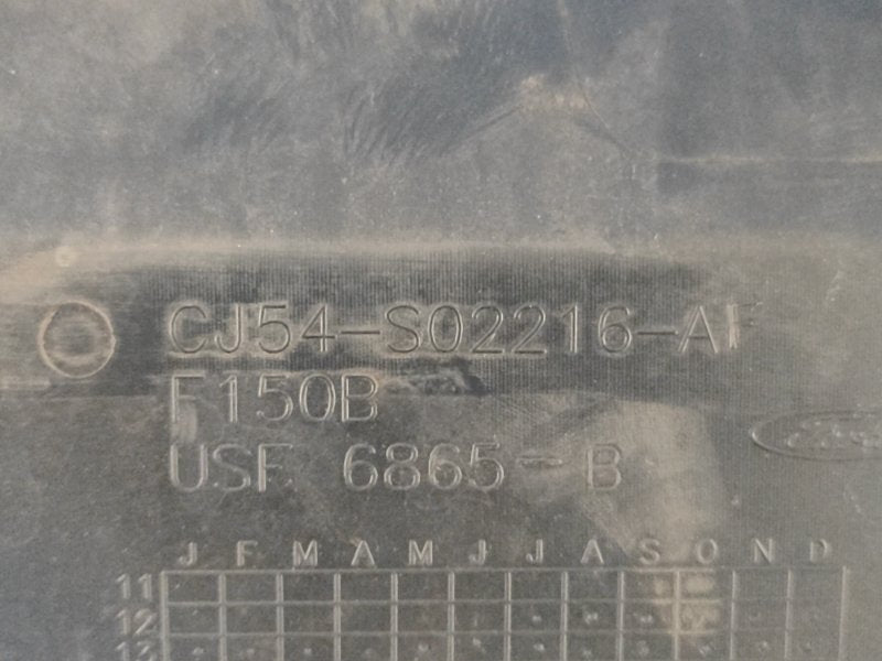 Plastic windshield trim / Ford Escape 12-19
