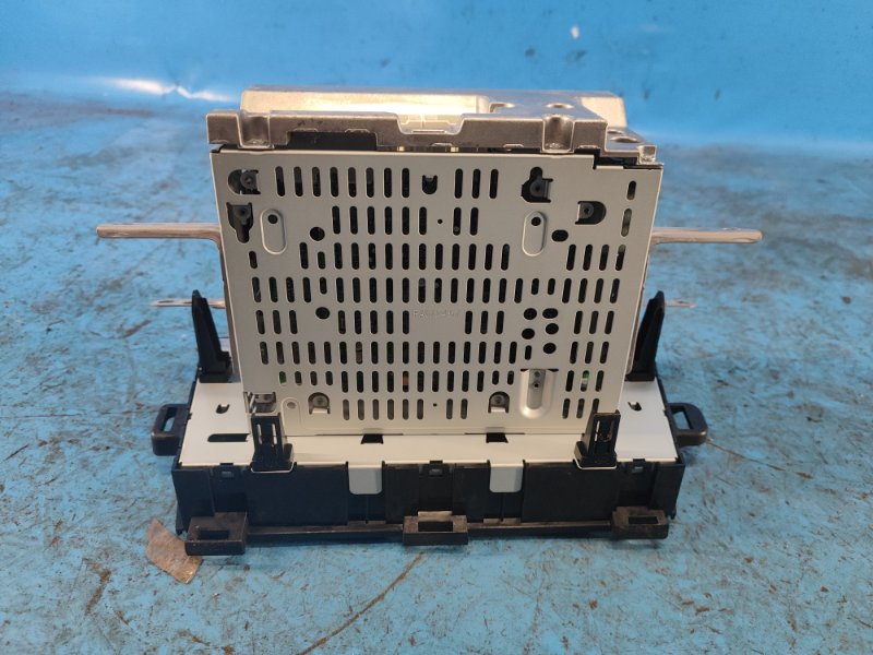 Radio tape recorder TOYOTA PRIUS - 30 09-17 2009-2017