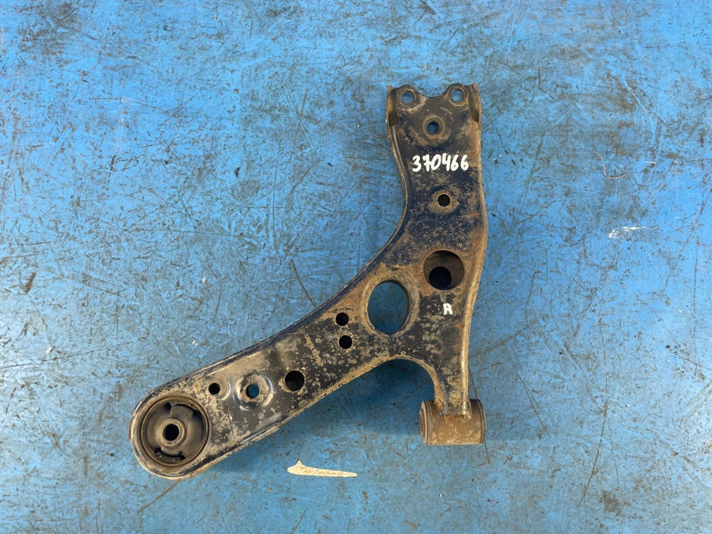 Lower front suspension arm TOYOTA PRIUS - 30 09-17 2009-2017 Right