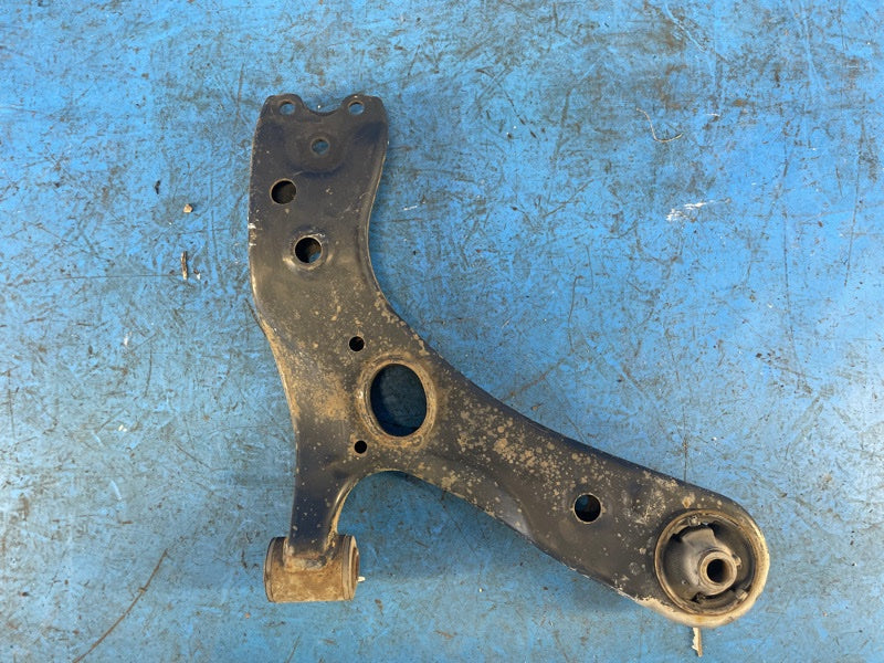 Lower front suspension arm TOYOTA PRIUS - 30 09-17 2009-2017 Right