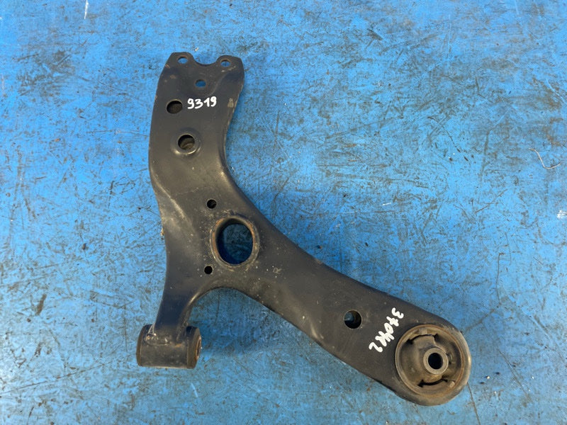 Lower front suspension arm LEXUS CT200 11-17 2012 Right