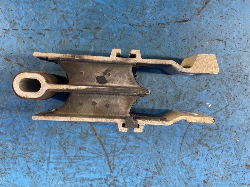 Lower engine mount VOLVO XC70 07-16