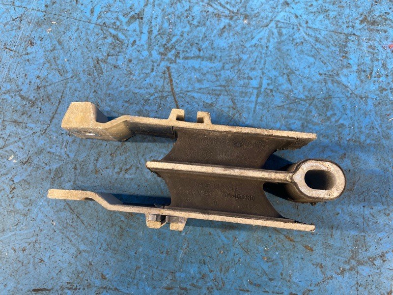 Lower engine mount VOLVO XC70 07-16