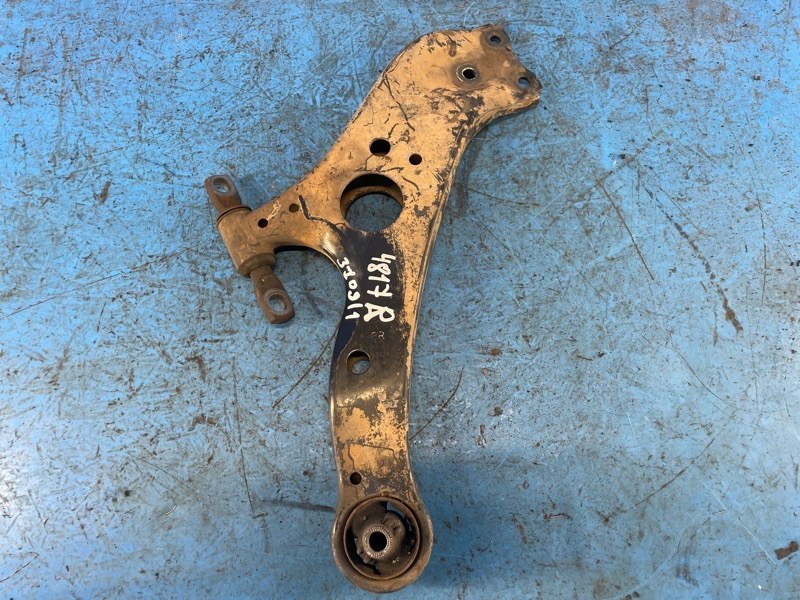 Lower front suspension arm TOYOTA SIENNA 11-16 2015 Right