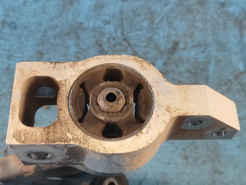 Lower front suspension arm VOLKSWAGEN TIGUAN 08-17 2017 Right