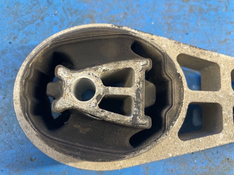 Lower engine mount SSANGYONG TIVOLI 15-19 2016