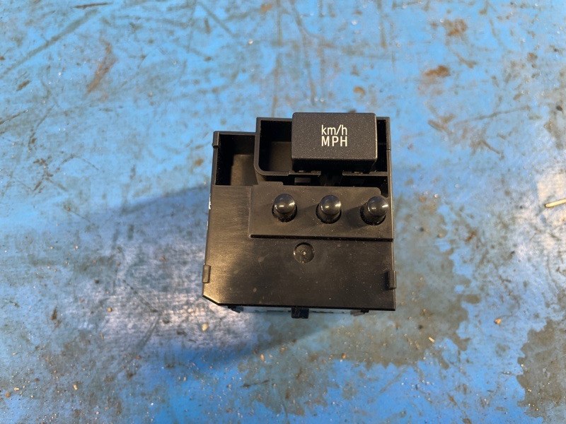 Button TOYOTA PRIUS - 30 09-17 2009-2017