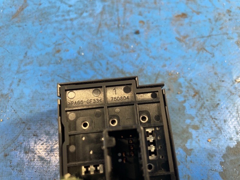 Button TOYOTA PRIUS - 30 09-17 2009-2017