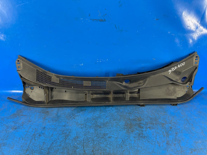 Plastic under the windshield / Jabot LEXUS LBX 23- 2024