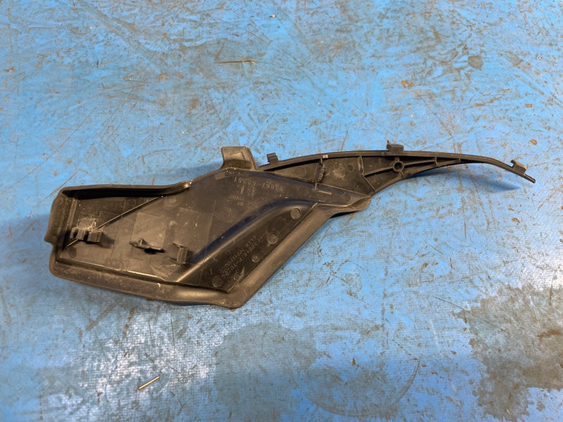 Plastic under the windshield / Jabot LEXUS LBX 23- 2024 Left